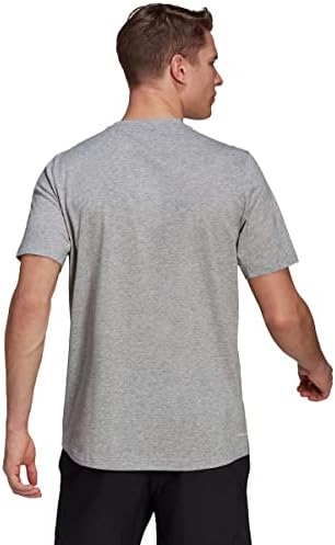 חולצת טריקו מעוצבת של אדידס מעוצבת על ידי אדידס.