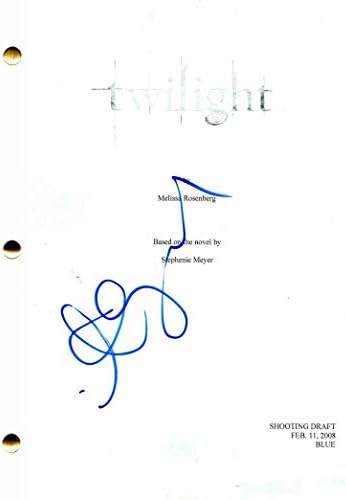אשלי גרין חתמה על חתימה - תסריט סרטים מלא של דמדומים - רוברט פטינסון, קריסטן סטיוארט, פיטר פייסינלי,