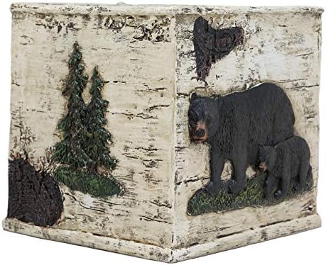 חיות הבר של אברוס דוב שחור כפרי בעצי אורן יער מבטא אמבטיה מבטא שרף אביזרי צלמיות עם עץ ליבנה