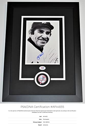 Yogi Berra חתום - חתימה NY Yankees 8x10 אינץ 'ממוסגר + PSA/DNA מדבקה ומדליון - תמונות MLB עם חתימה