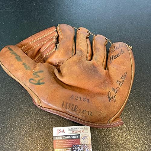 רוי מקמילן חתם על כפפת בייסבול מודל המשחק של 1950 עם כפפות ליגת הבייסבול עם חתימה של ג ' יי. אס. איי