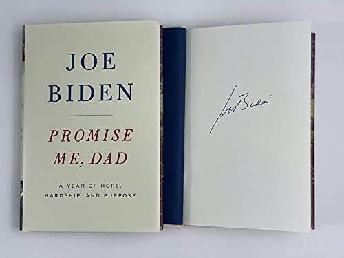הנשיא ה -46 ג'ו ביידן חתם על חתימה הבטחה לי אבא ספר G - סגן נשיא תחת בקאק אובמה, לשעבר הסנאטור מדלאוור,