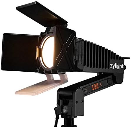 ערכת תאורה של Zylight Newz LED על מצלמה ביקולור, כוללת בסיס שחרור מהיר, דלתות אסם, כבל D-TAP