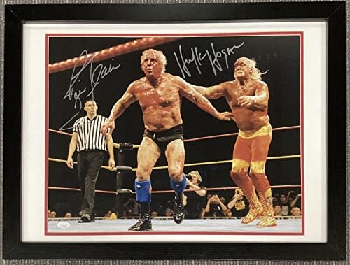 Hulk Hogan חתם על 16x20 צילום דם Ric Flair Nature Boy Auto WWF WWE Framed JSA - תמונות היאבקות חתימה