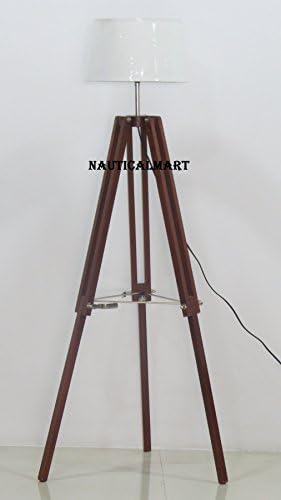 מנורת רצפת מעצבים עם חצובה מעץ דוכן לסלון על ידי NauticalMart